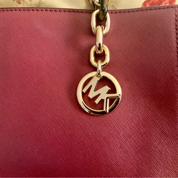 MIcheal Kors Sofia Large Saffiano Leather Tote - Picture 4 of 9